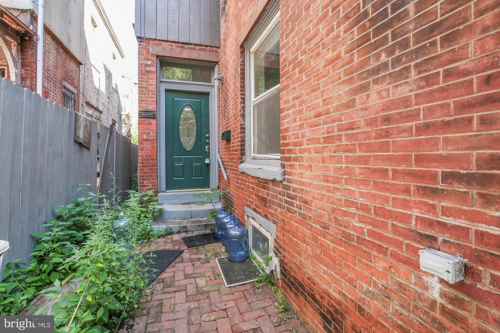 UNIVERSITY CITY - Residential Lease