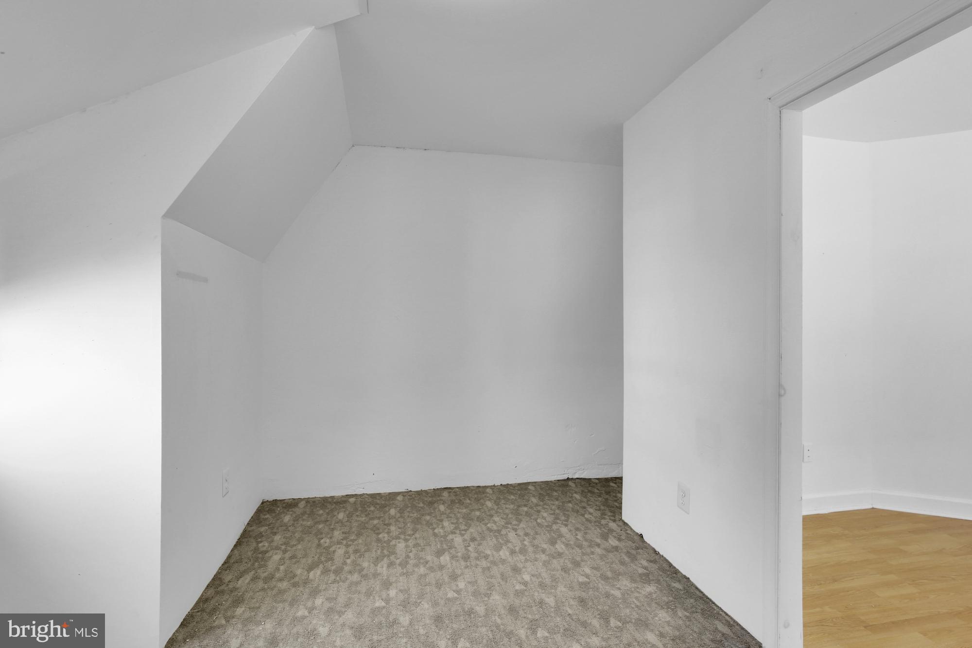 UNIVERSITY CITY - Residential Lease