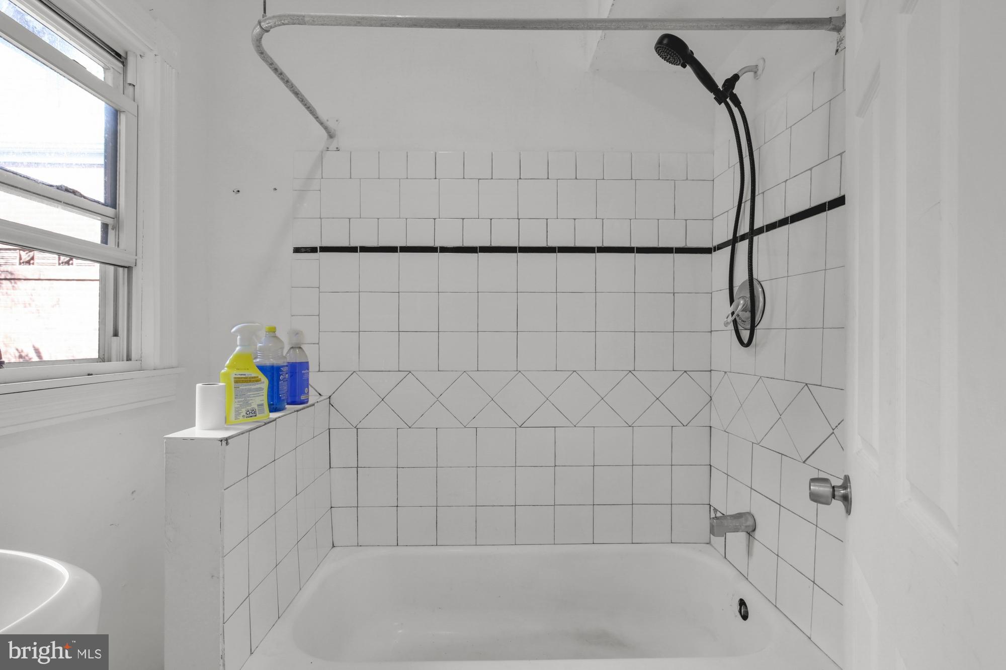 UNIVERSITY CITY - Residential Lease