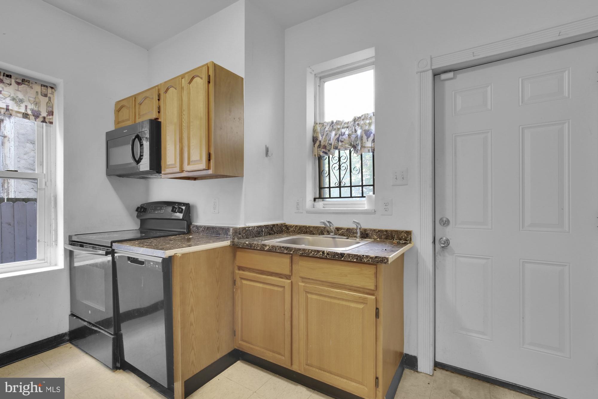 UNIVERSITY CITY - Residential Lease