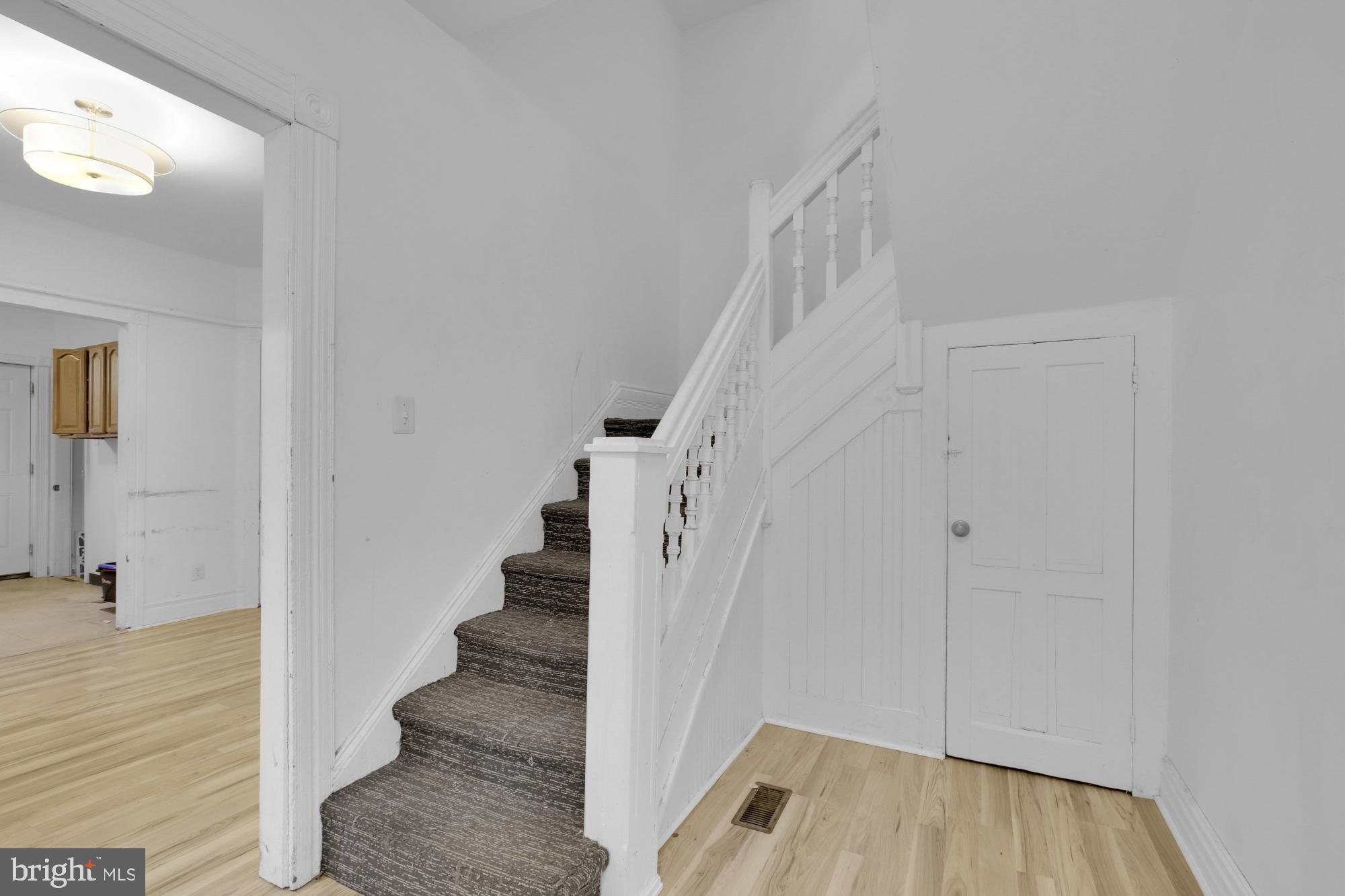 UNIVERSITY CITY - Residential Lease