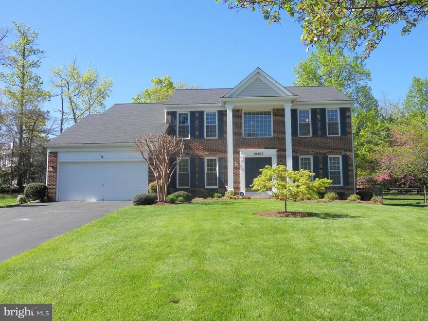 IMMACULATE! Well maintained colonial in quiet cul-de-sac. Hdwd floors throughout most of main lvl. Country kitchen, Sep DR, Fam Rm w/gas FP, Formal LR, office/den on main lvl. Master suite w/soak tub, sep shower and walk in closet. Relax in the hot tub on deck or Entertain/BBQ in the manicured fenced in back yard. Perfect location for commuters. Close to dining, shopping & more!!