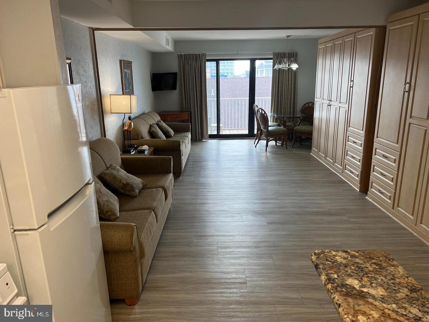 107 N ATLANTIC AVE 108 (WEEK 33)