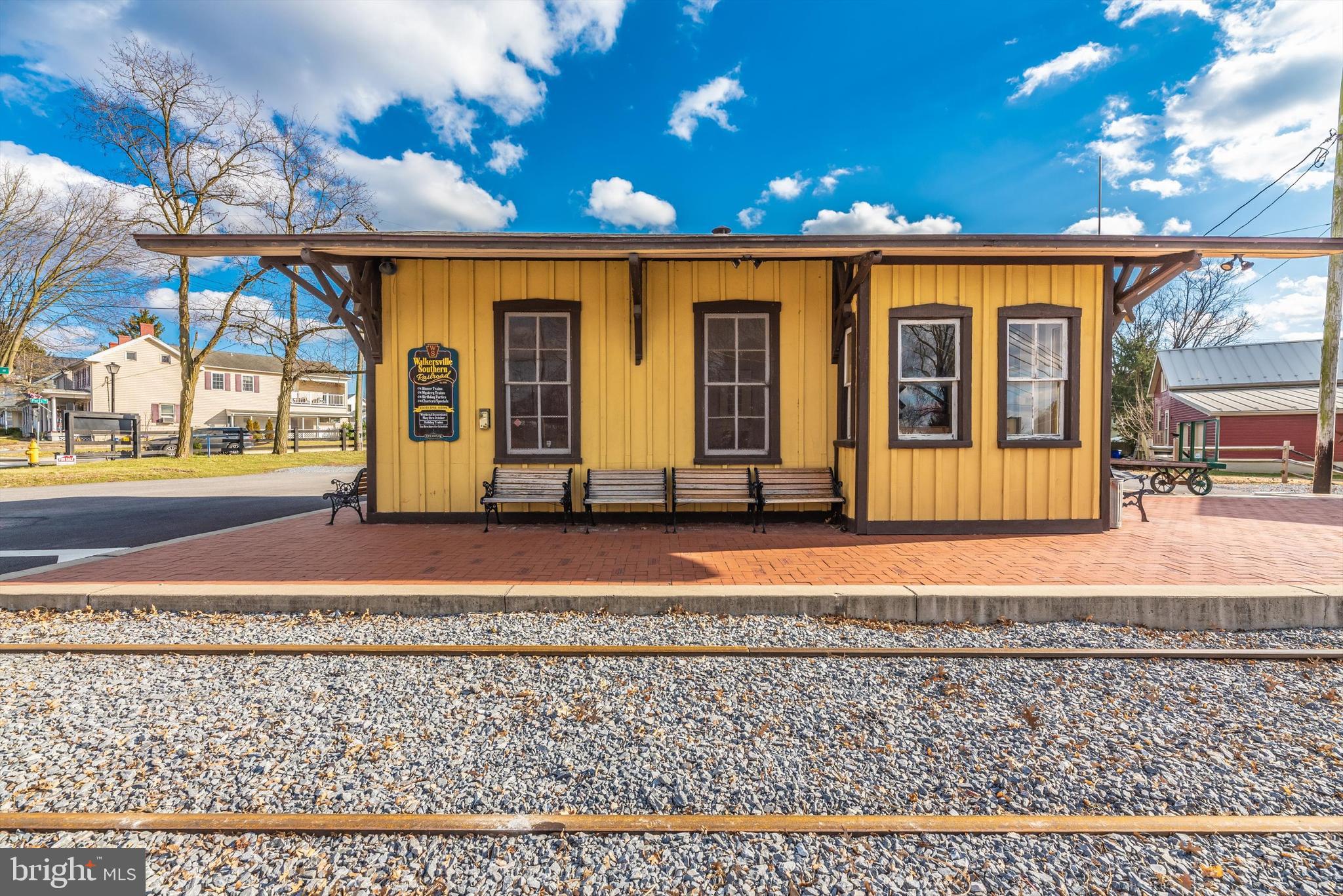 CREEKSIDE PARK - Residential