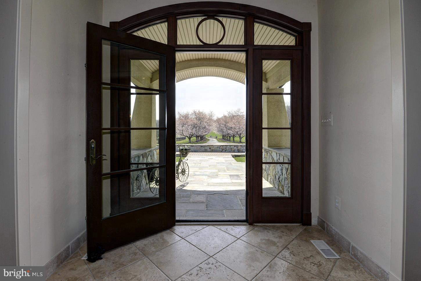 COMUS SUGARLOAF - Farm