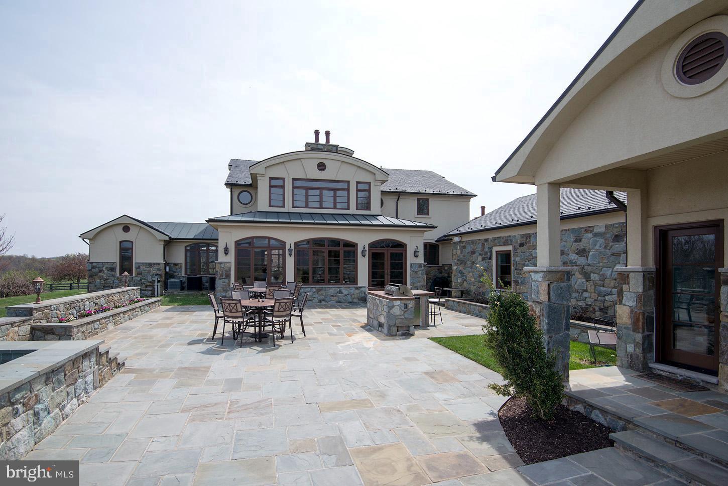 COMUS SUGARLOAF - Farm