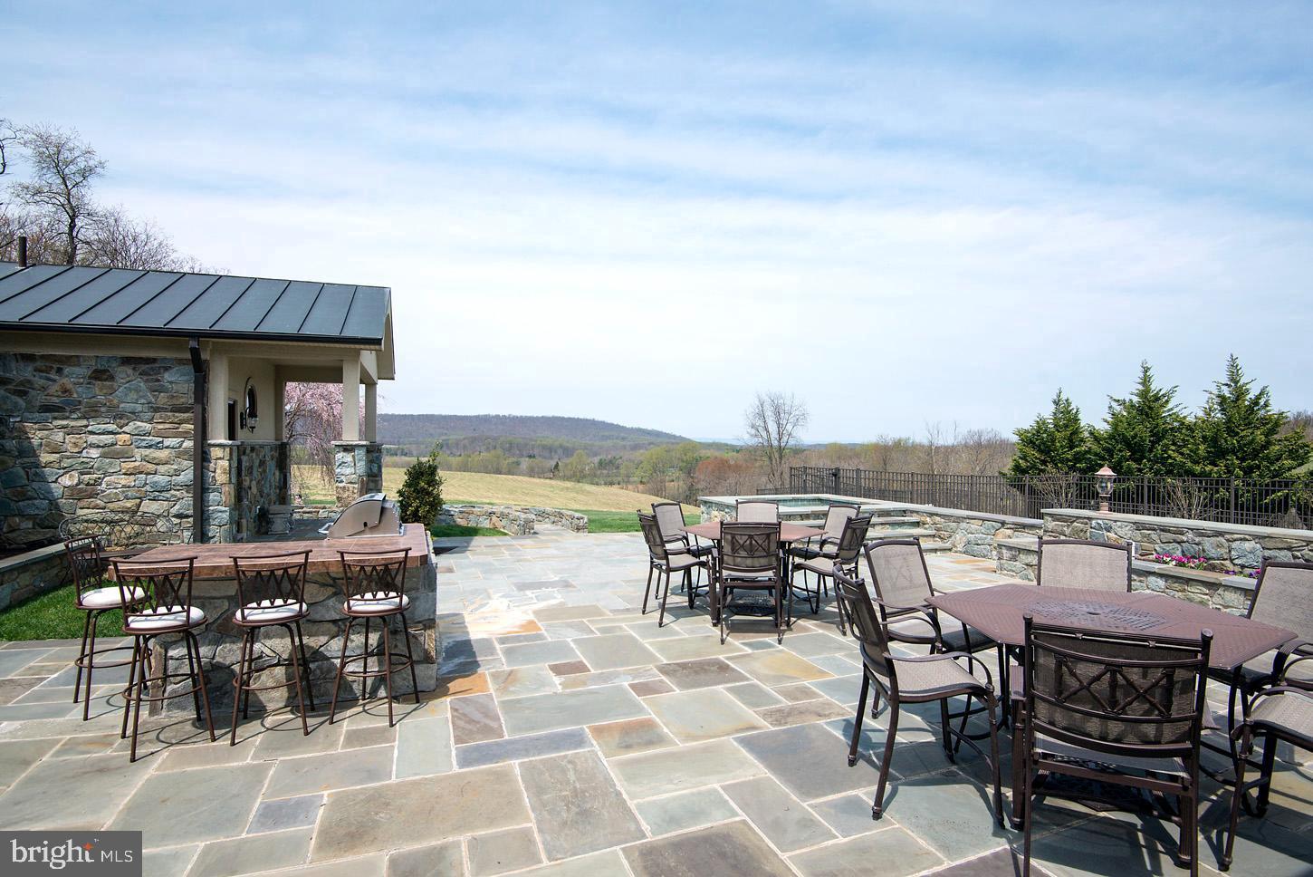 COMUS SUGARLOAF - Farm