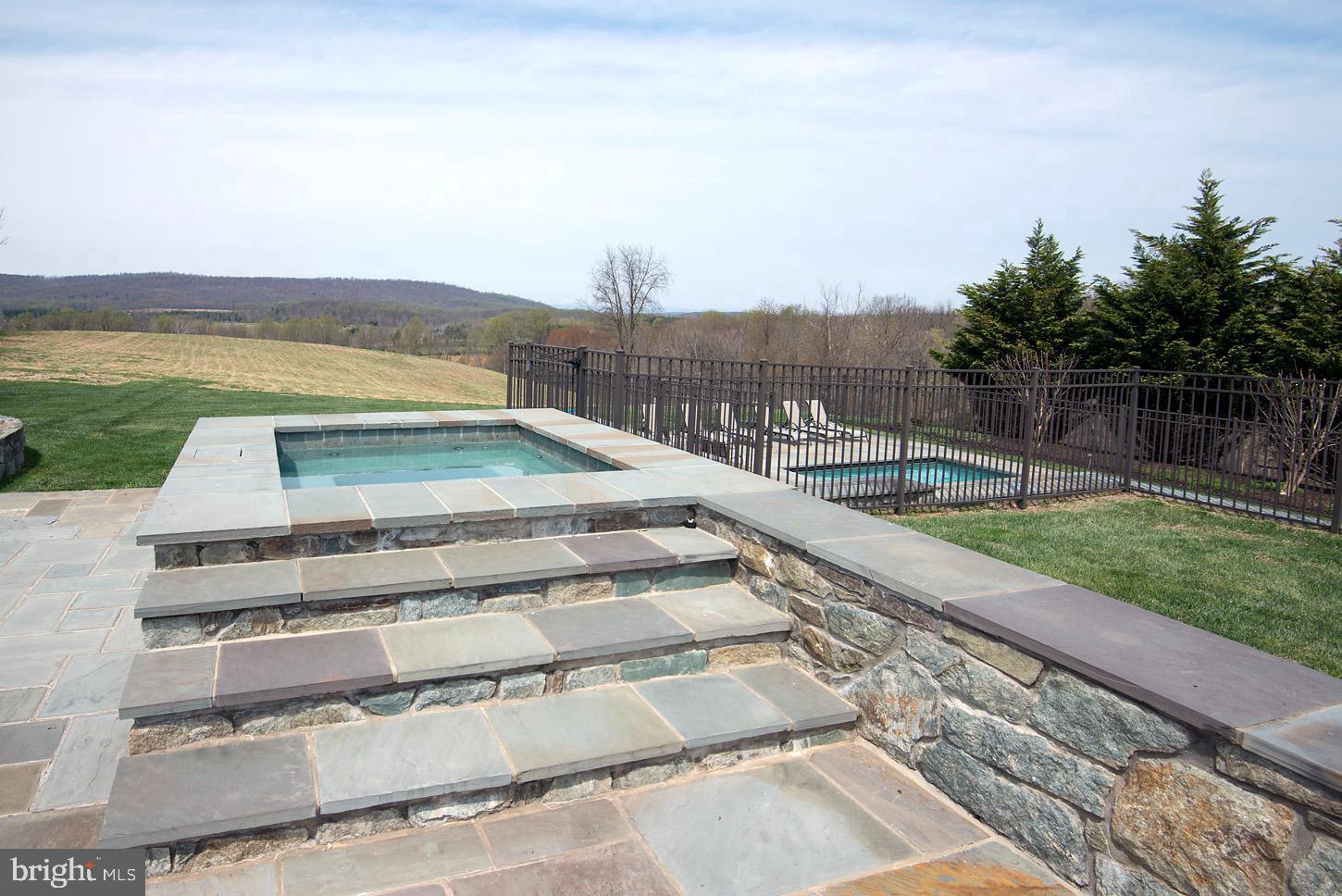 COMUS SUGARLOAF - Farm