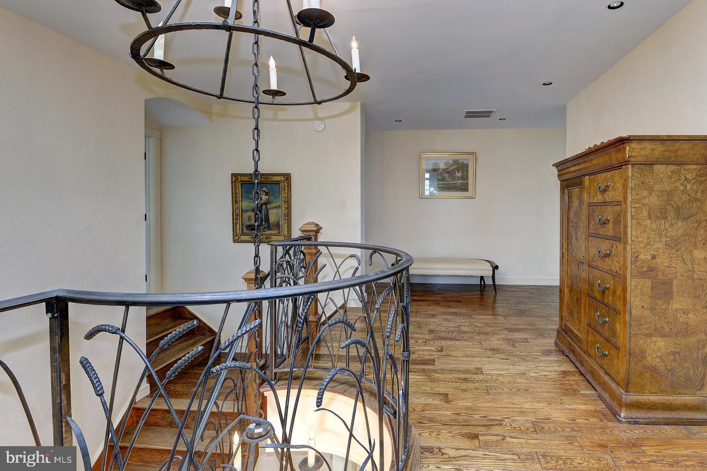 COMUS SUGARLOAF - Farm