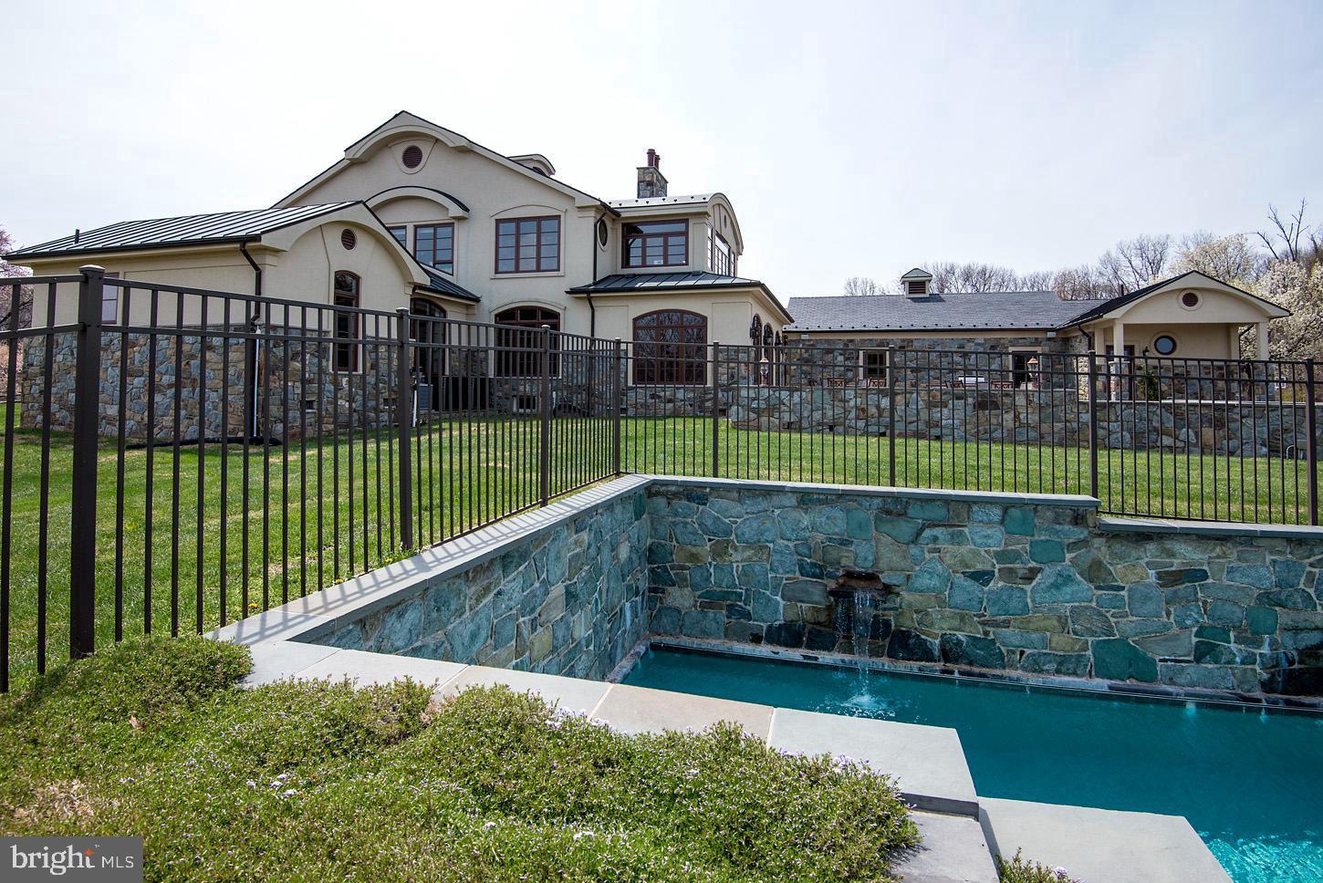 COMUS SUGARLOAF - Farm