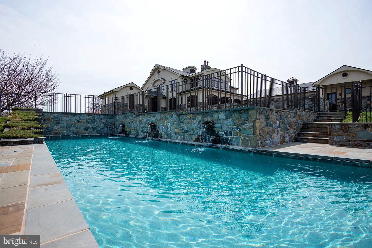 COMUS SUGARLOAF - Farm