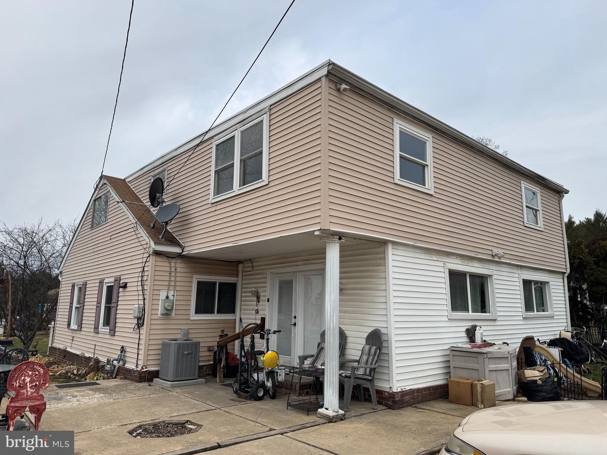 1321 CANTERBURY LANE