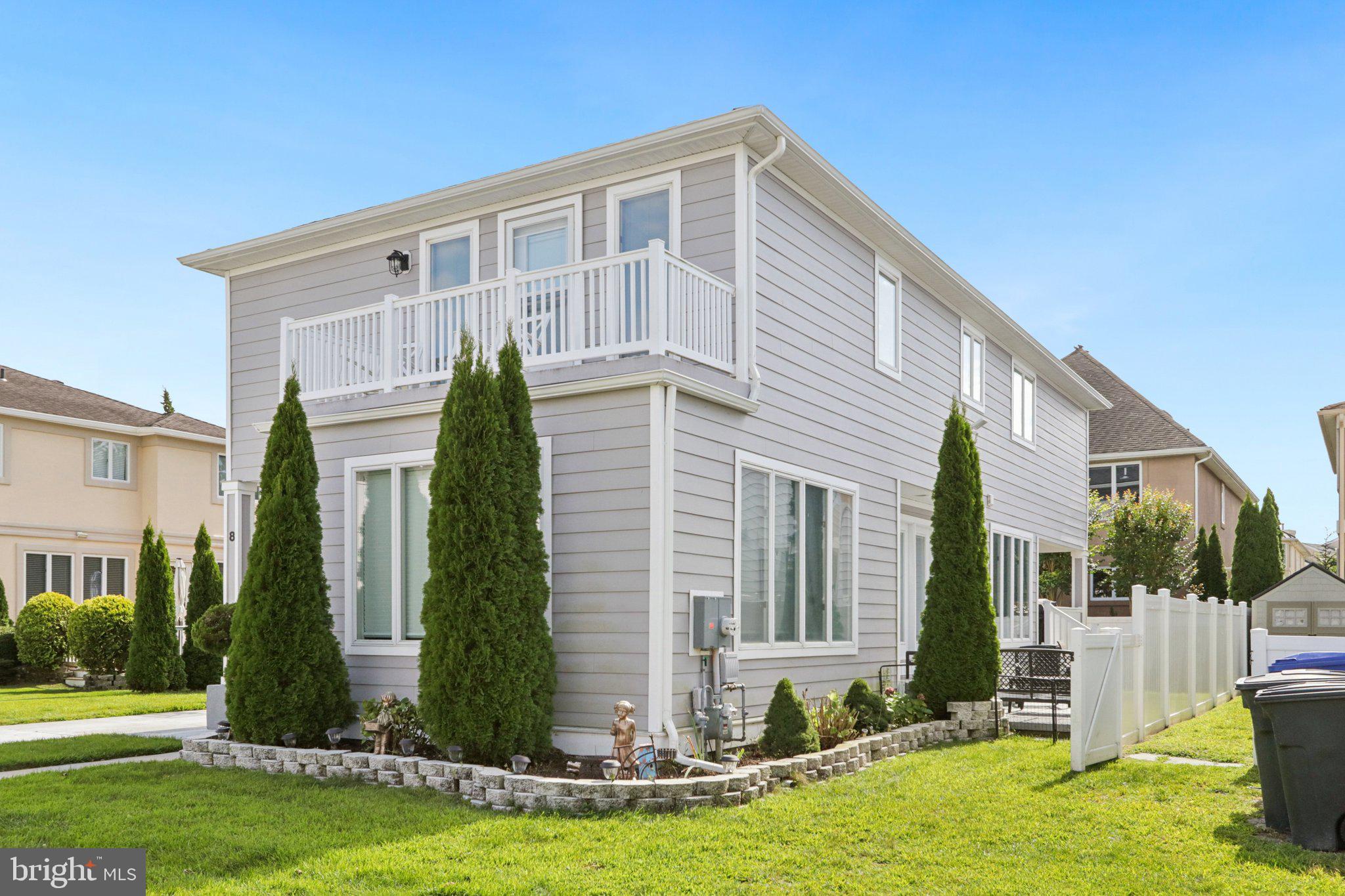 8 SEASIDE COURT