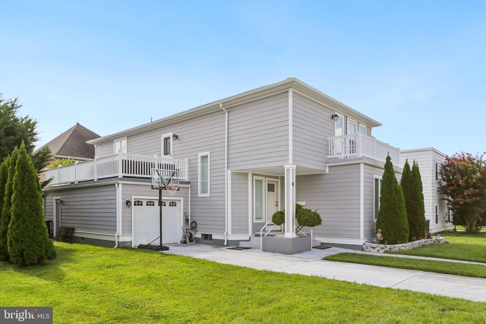 8 SEASIDE COURT