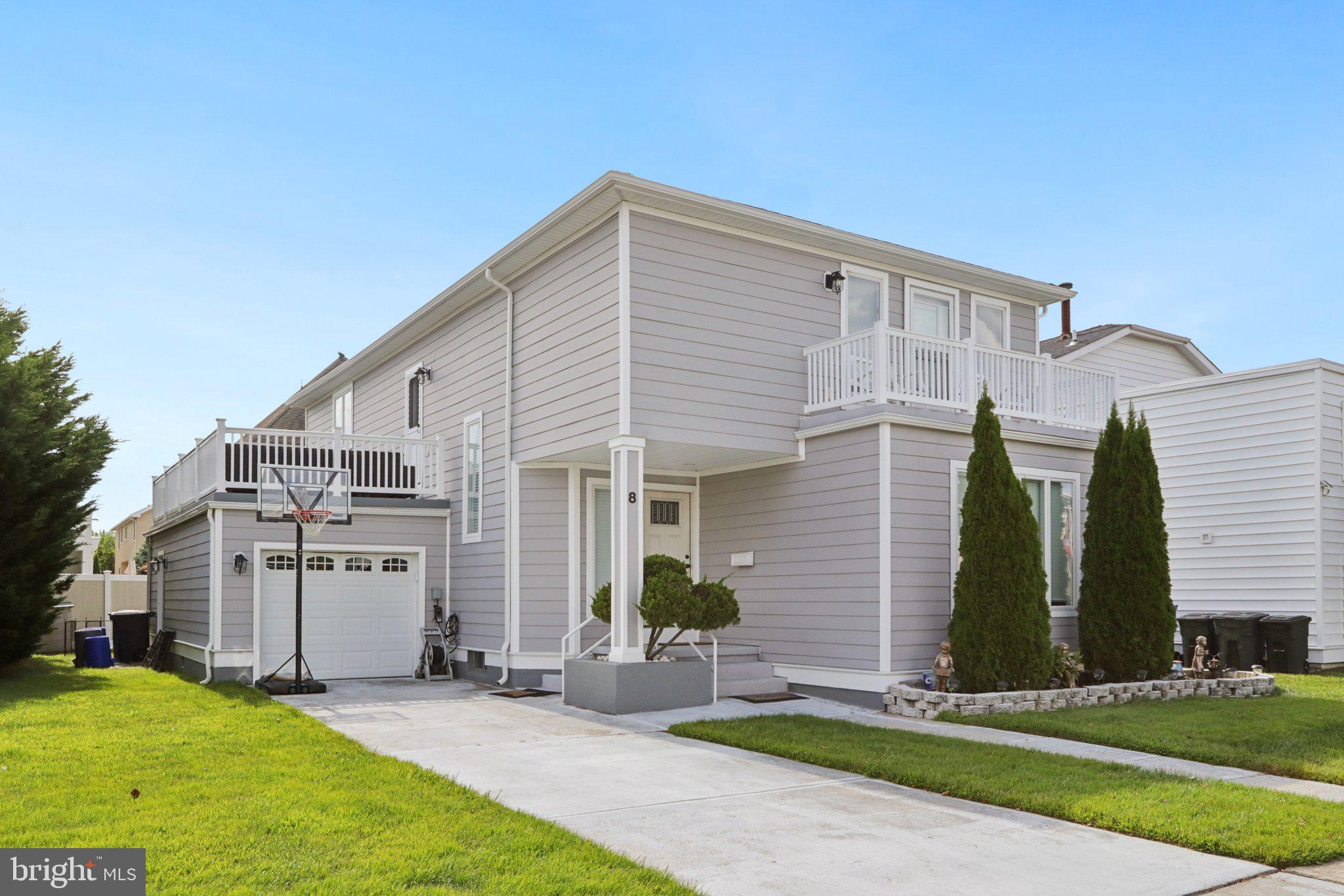8 SEASIDE COURT