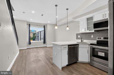 Townhouse For Rent - 519 N 11th Street #B<br/> Philadelphia County, PHILADELPHIA, PA 19123