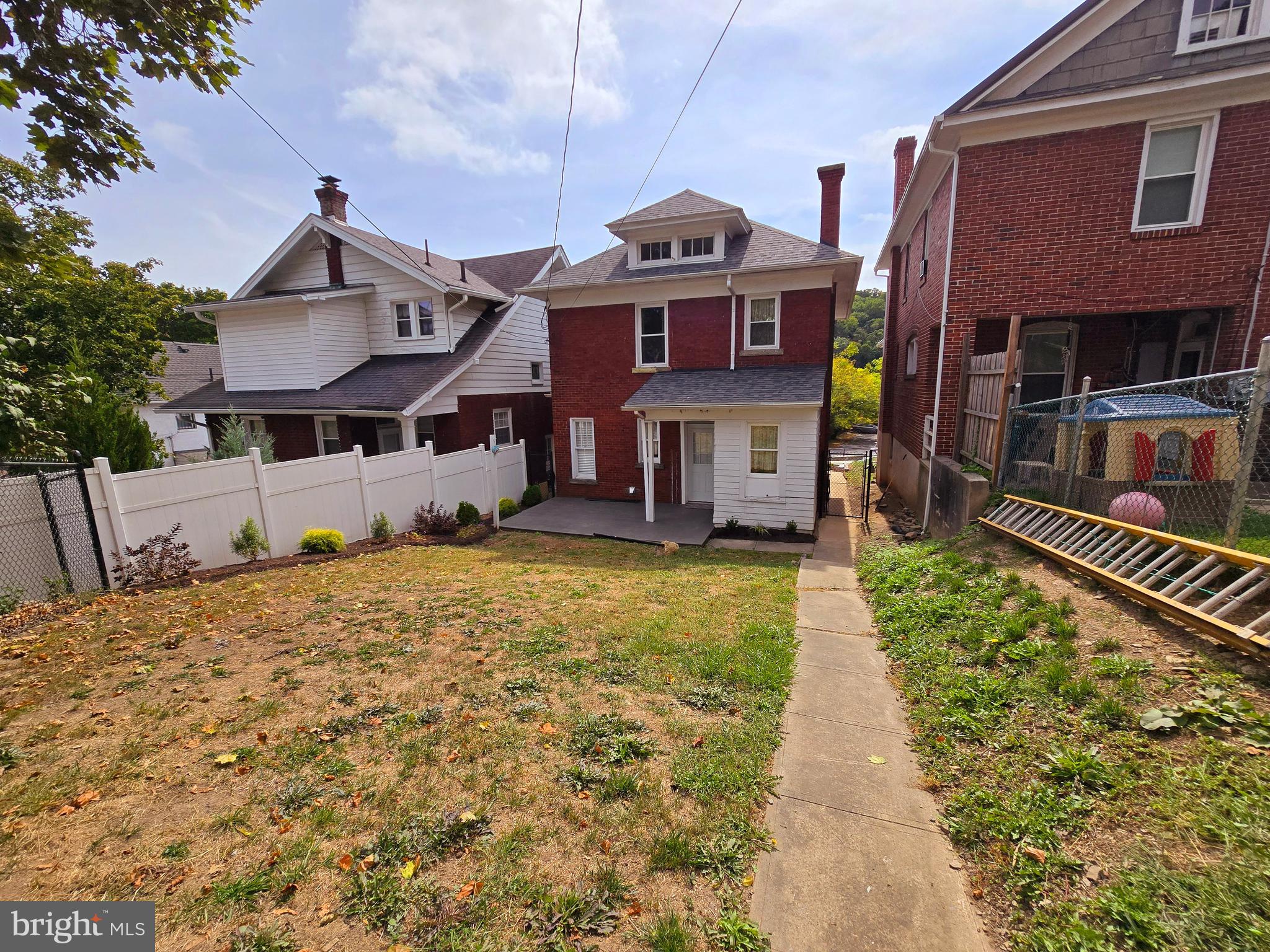 WEST SIDE - Residential