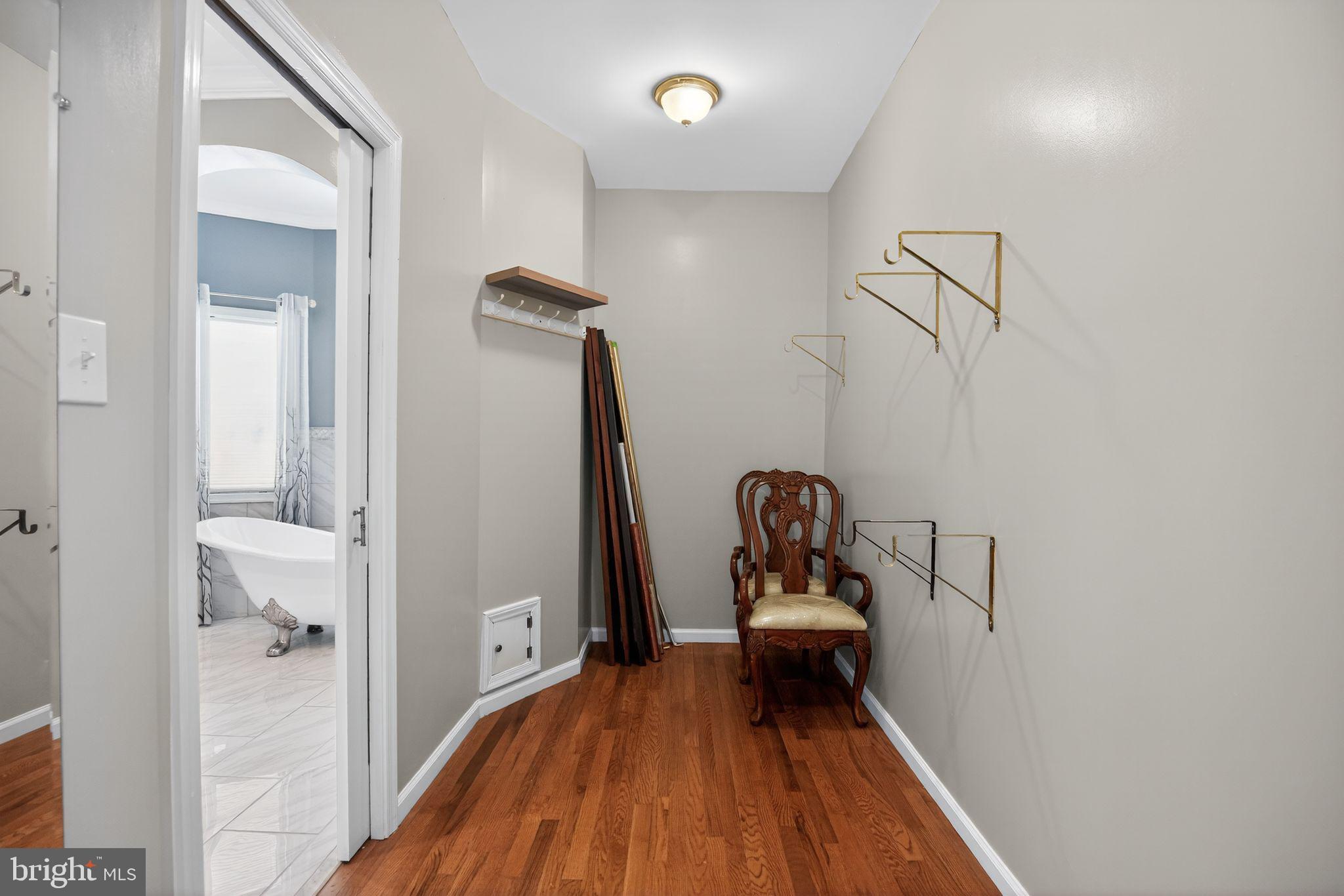 HORSE SHOE ROAD - Residential