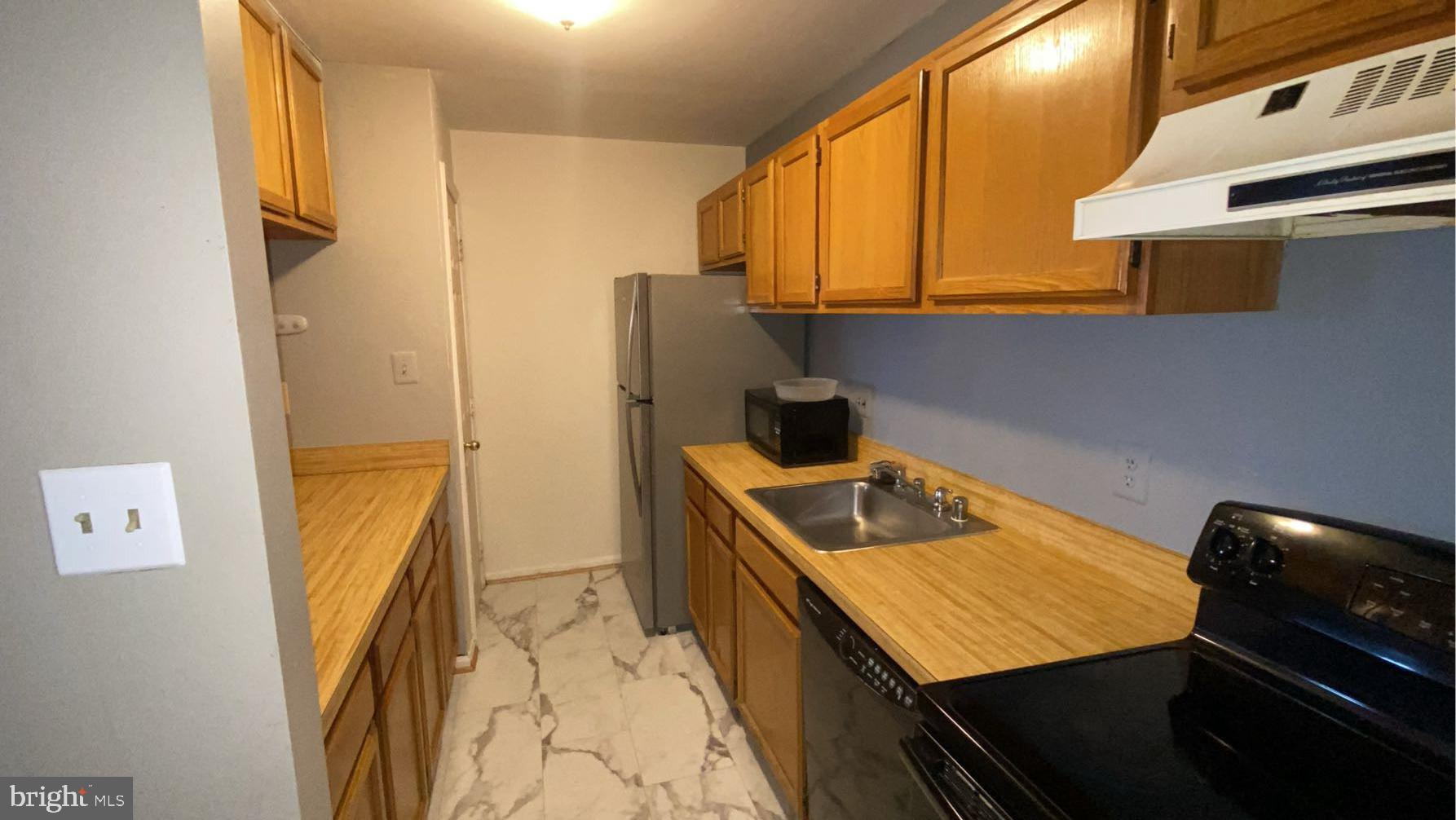 ROSECROFT COMMONS - Residential Lease