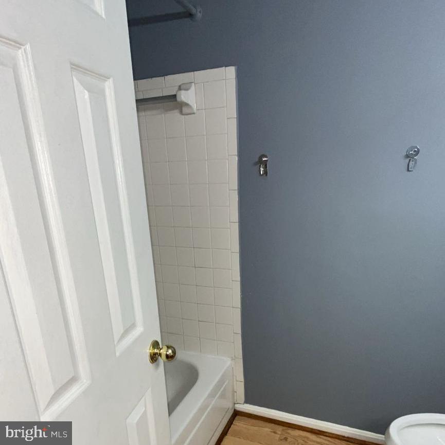 ROSECROFT COMMONS - Residential Lease