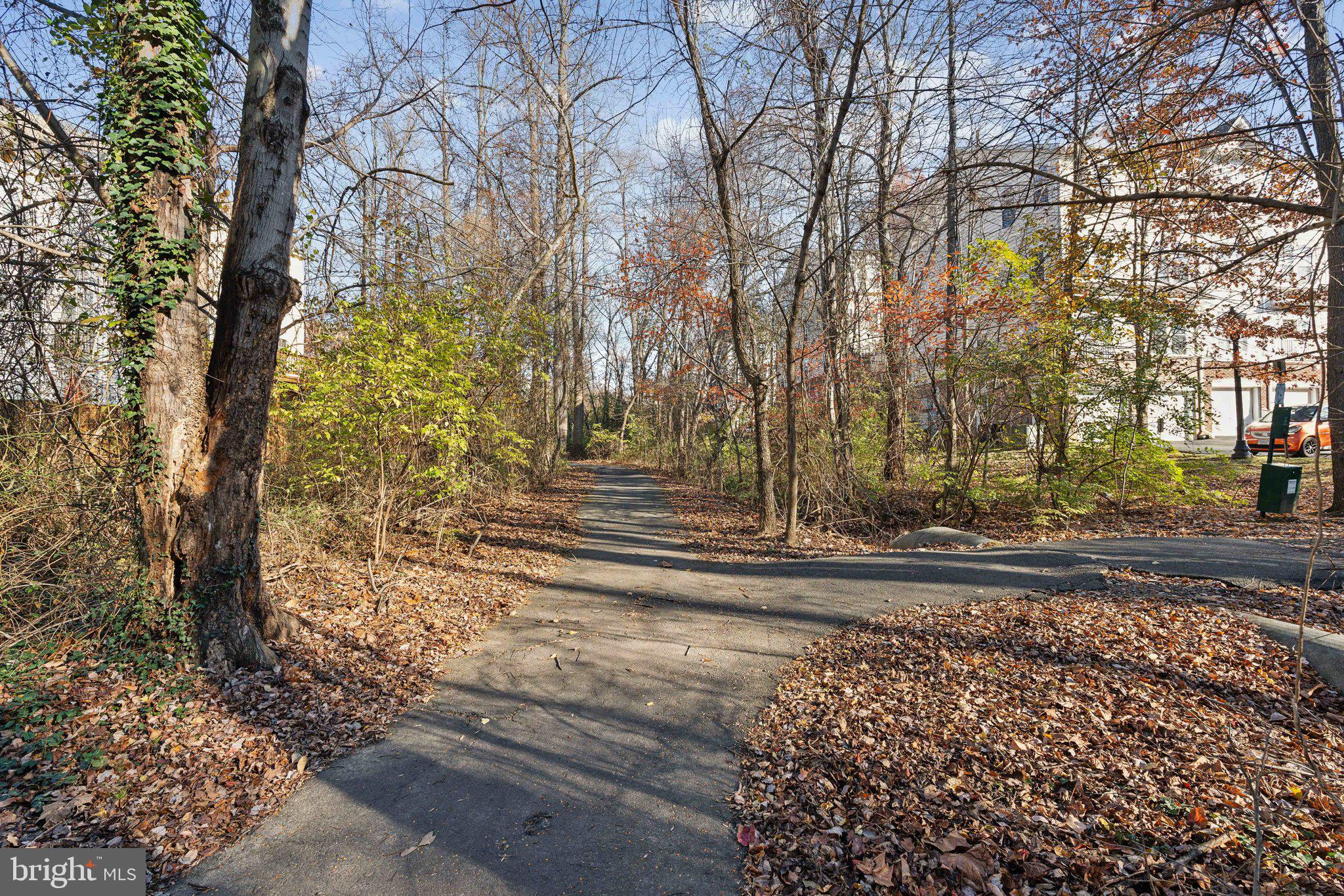 PENDERBROOK SQUARE CONDOMINIUMS - Residential Lease