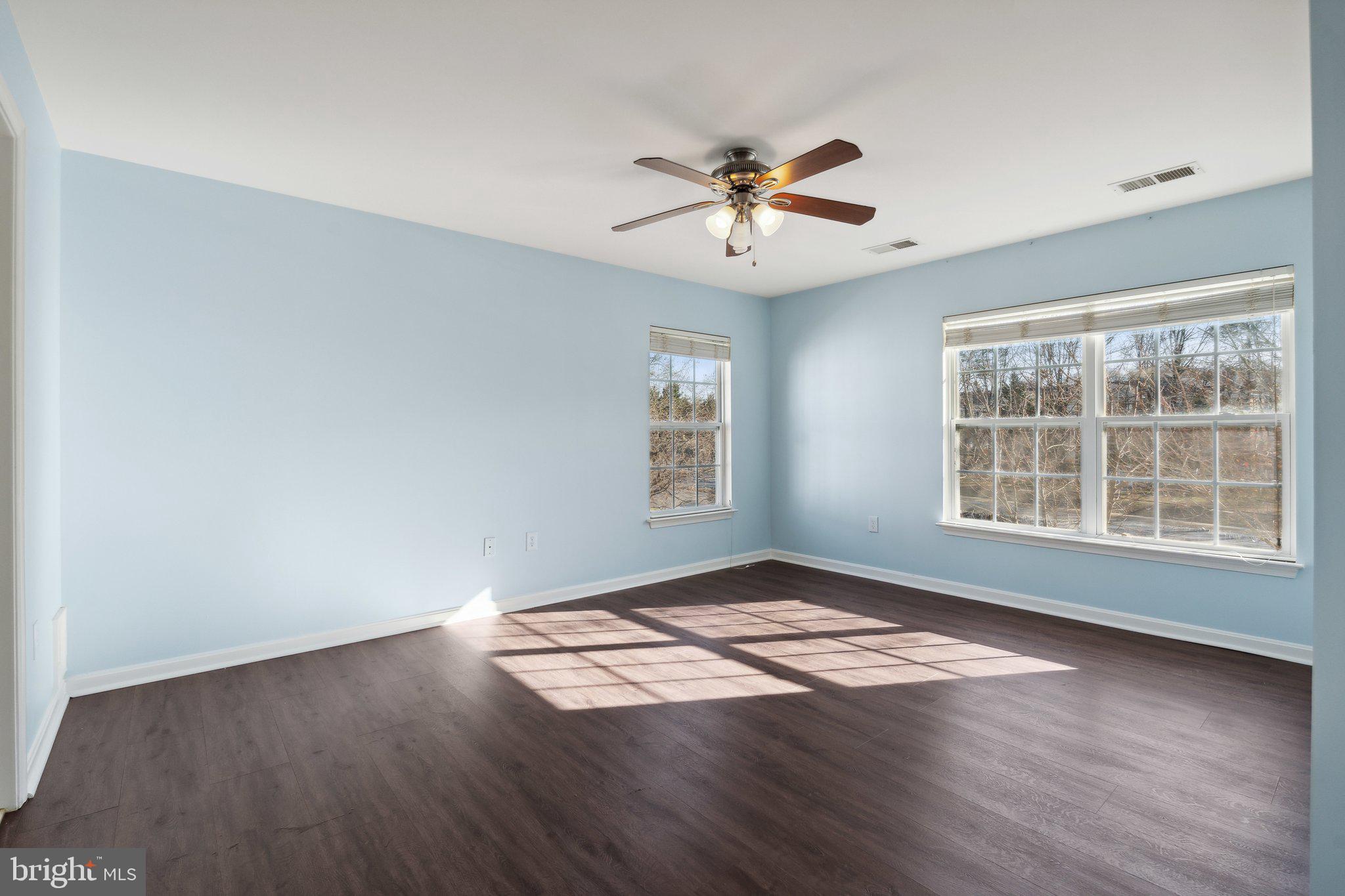 PENDERBROOK SQUARE CONDOMINIUMS - Residential Lease