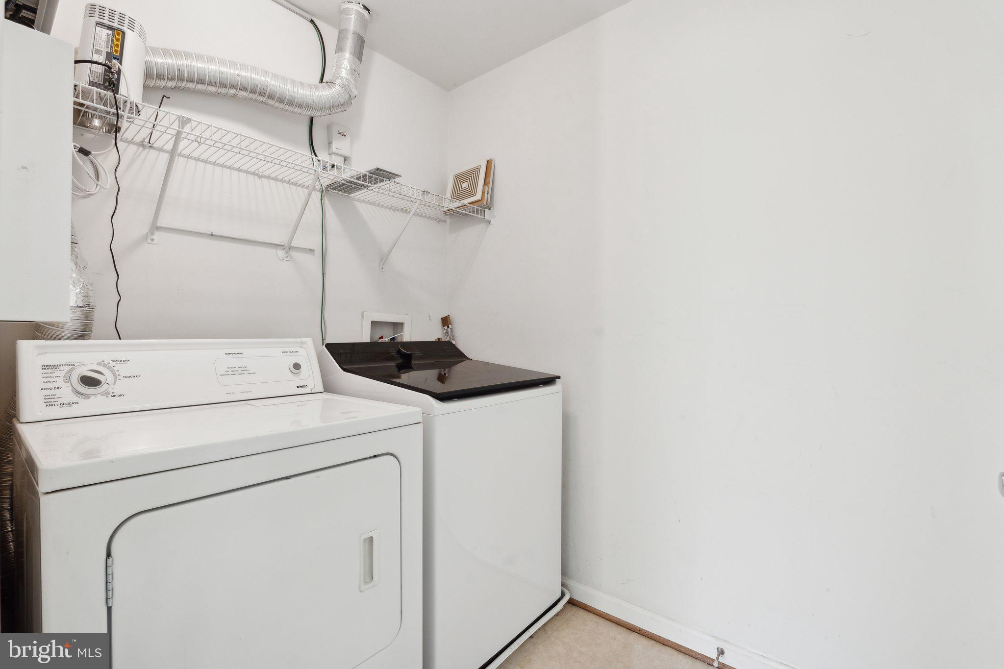 PENDERBROOK SQUARE CONDOMINIUMS - Residential Lease