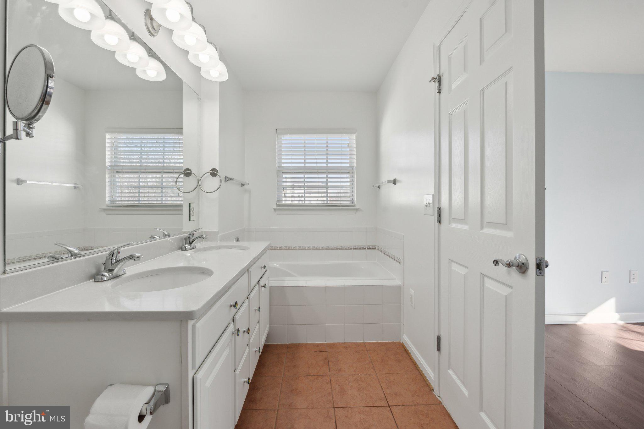 PENDERBROOK SQUARE CONDOMINIUMS - Residential Lease