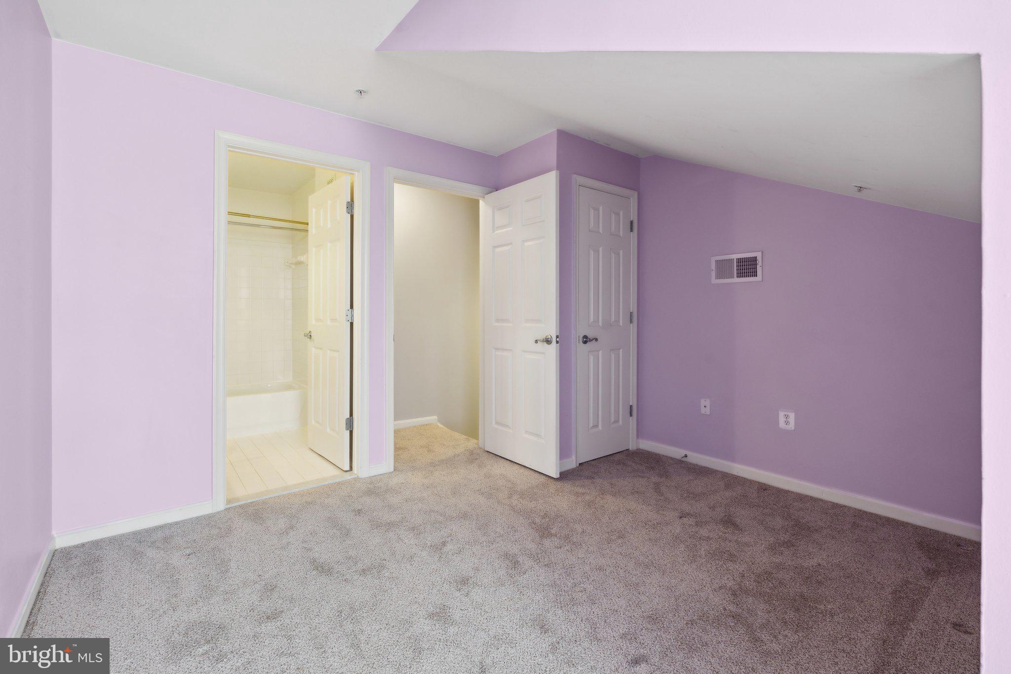 PENDERBROOK SQUARE CONDOMINIUMS - Residential Lease