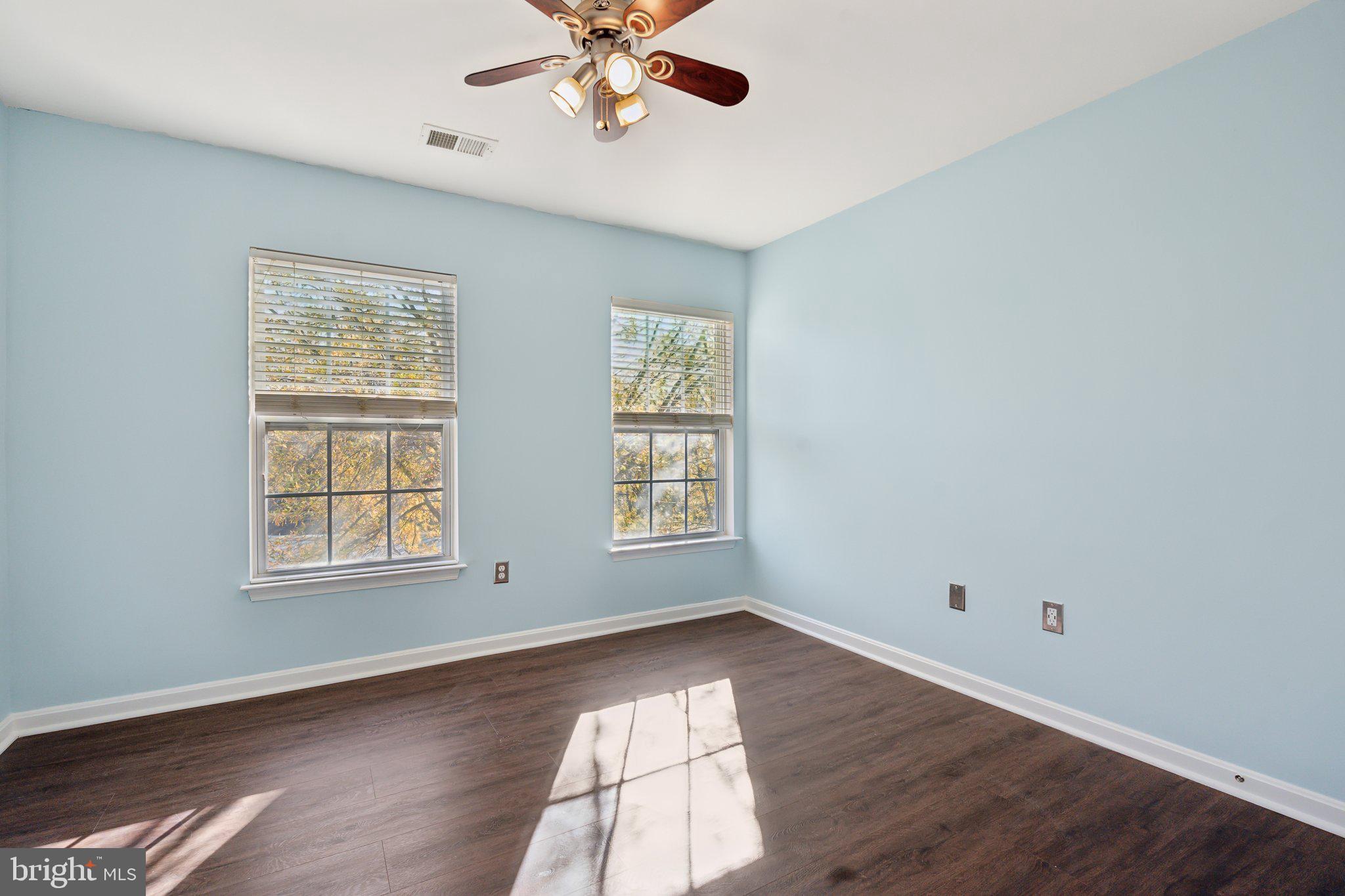 PENDERBROOK SQUARE CONDOMINIUMS - Residential Lease