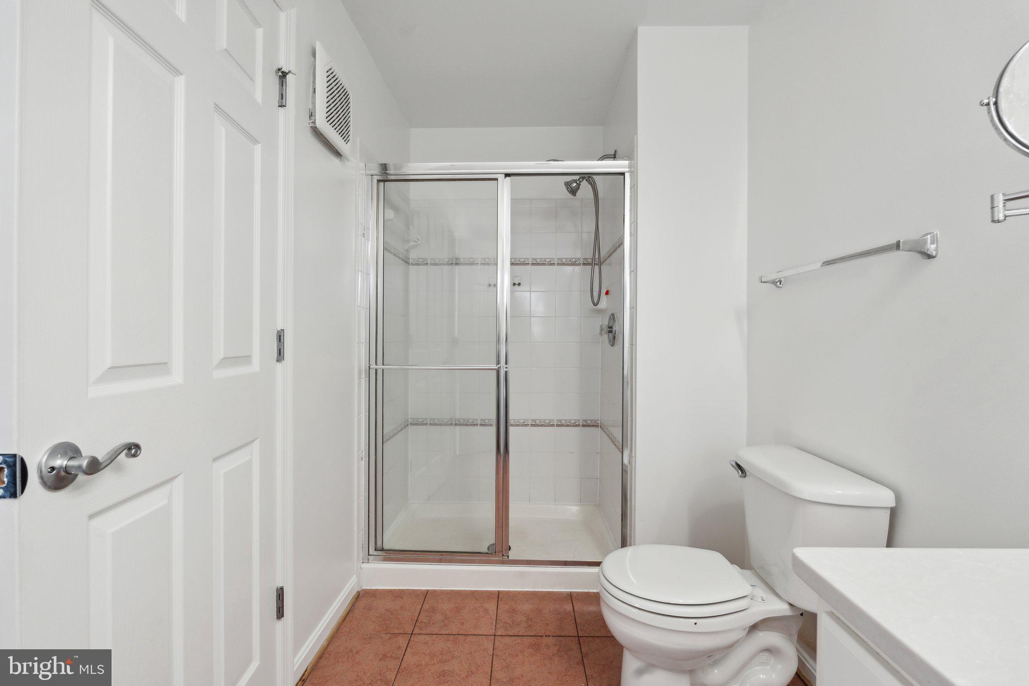 PENDERBROOK SQUARE CONDOMINIUMS - Residential Lease