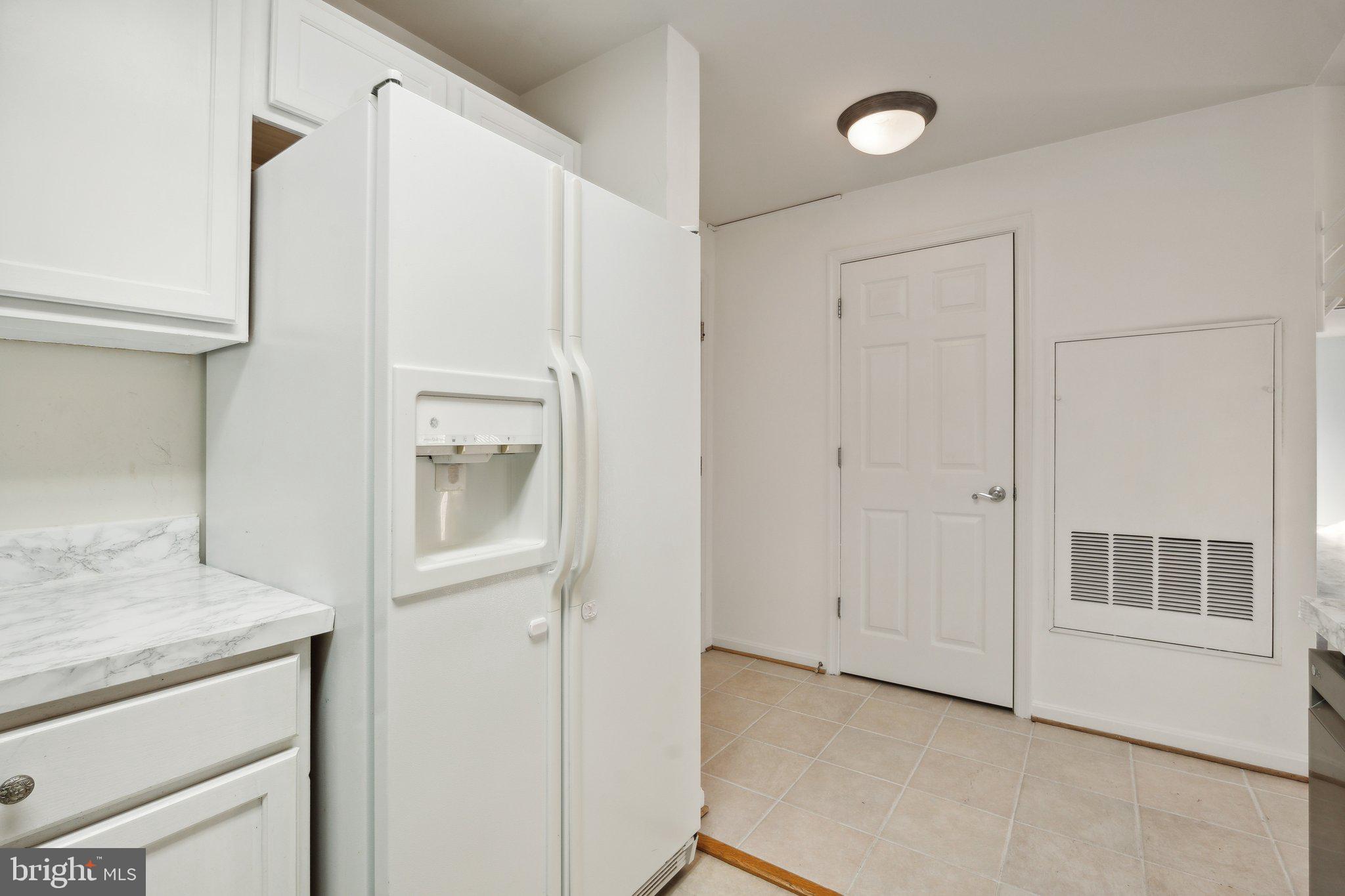 PENDERBROOK SQUARE CONDOMINIUMS - Residential Lease