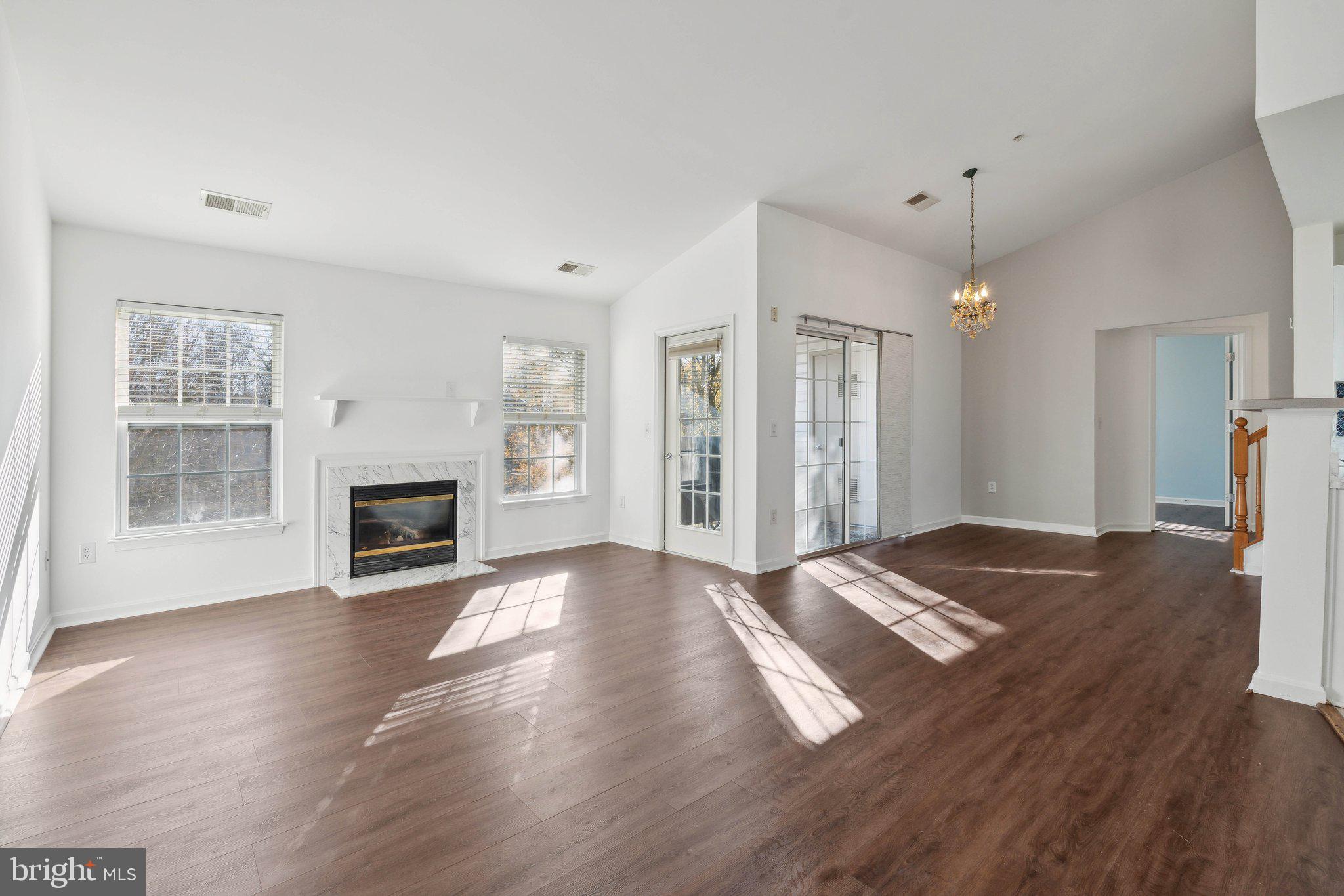 PENDERBROOK SQUARE CONDOMINIUMS - Residential Lease