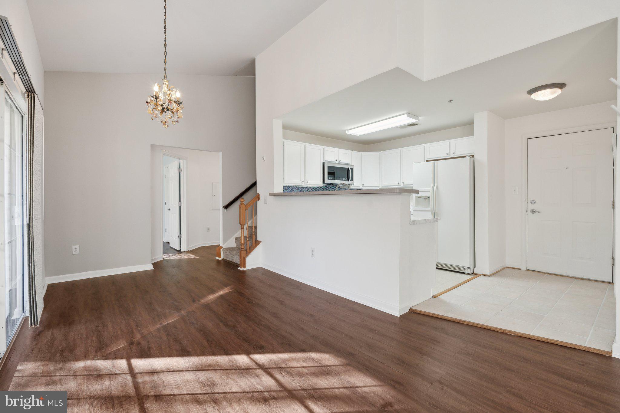 PENDERBROOK SQUARE CONDOMINIUMS - Residential Lease