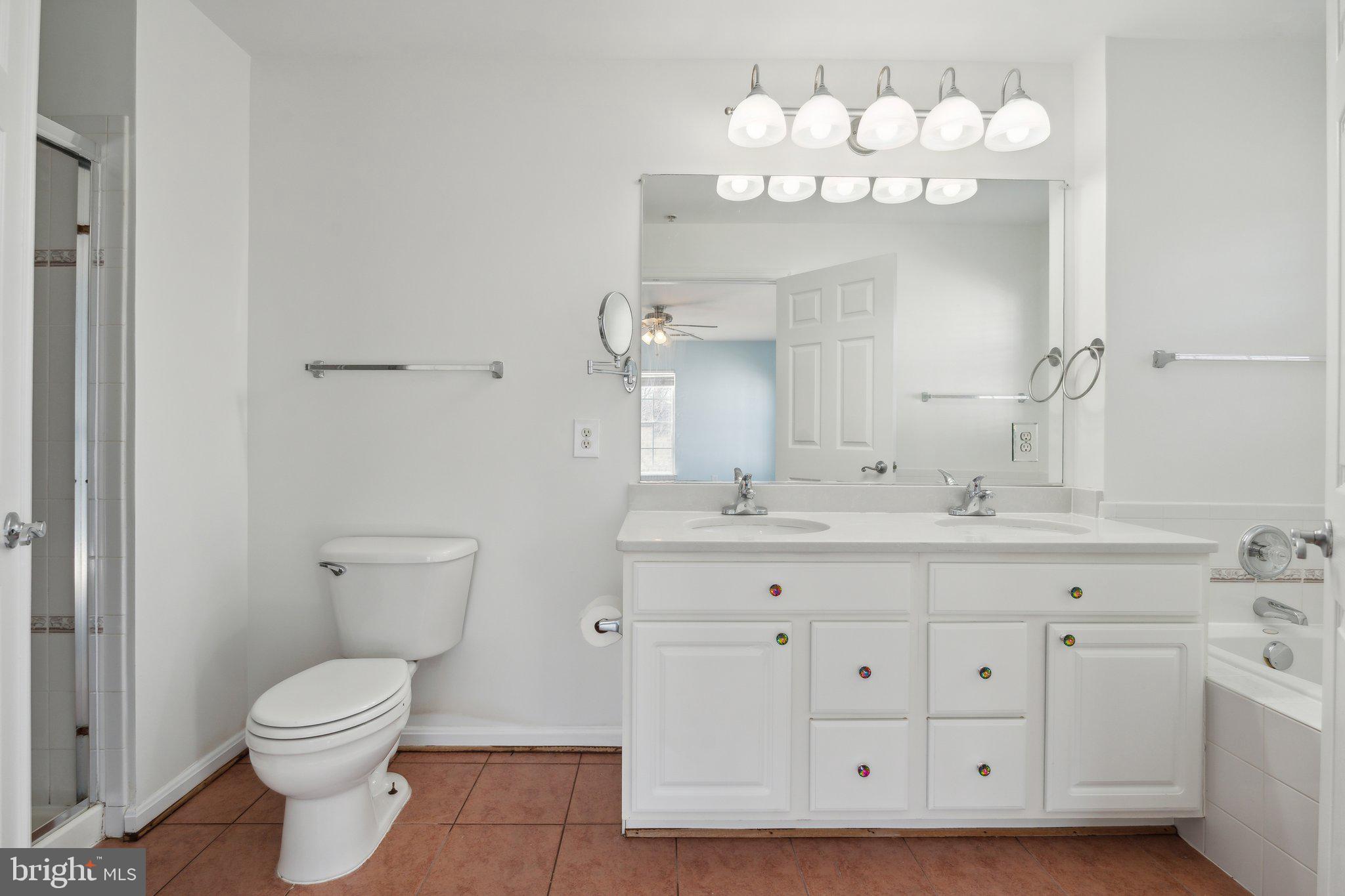 PENDERBROOK SQUARE CONDOMINIUMS - Residential Lease