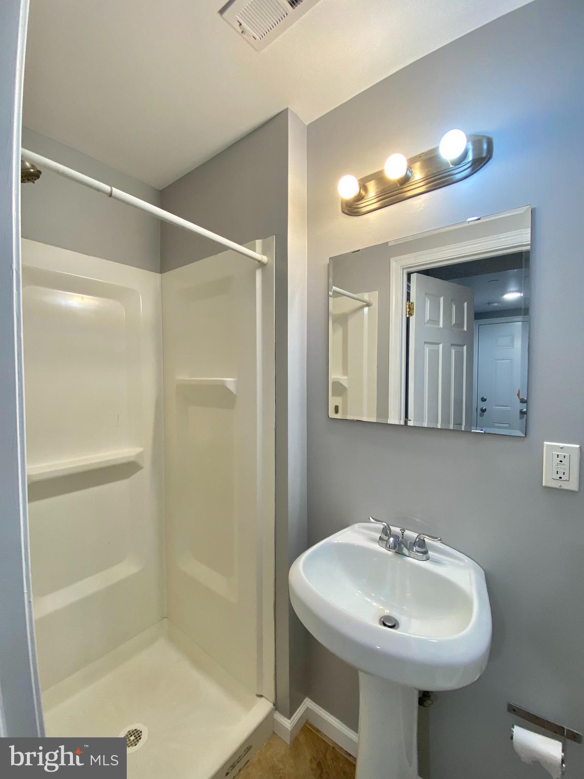 PHILADELPHIA (NORTH) - Residential Lease