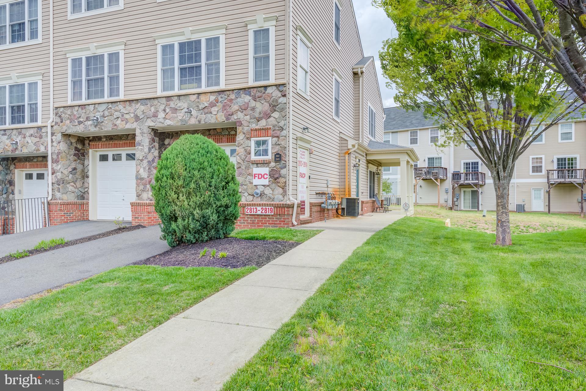 RIVER OAKS - Residential