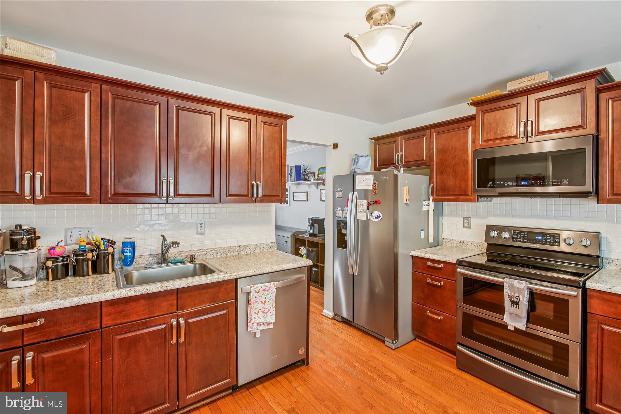 2912 CAMBRIDGE DRIVE