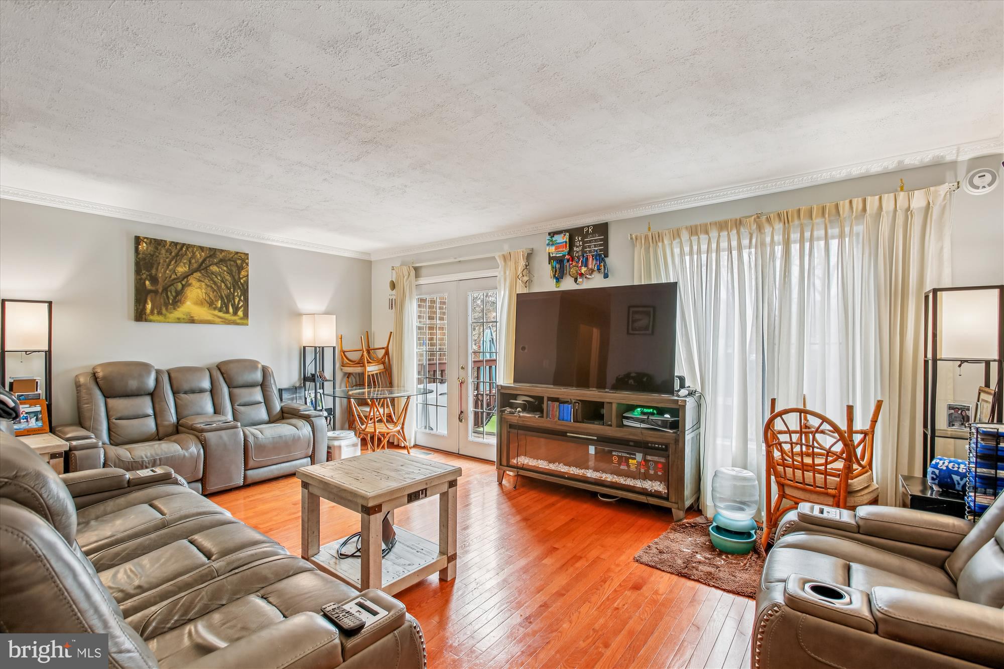 2912 CAMBRIDGE DRIVE