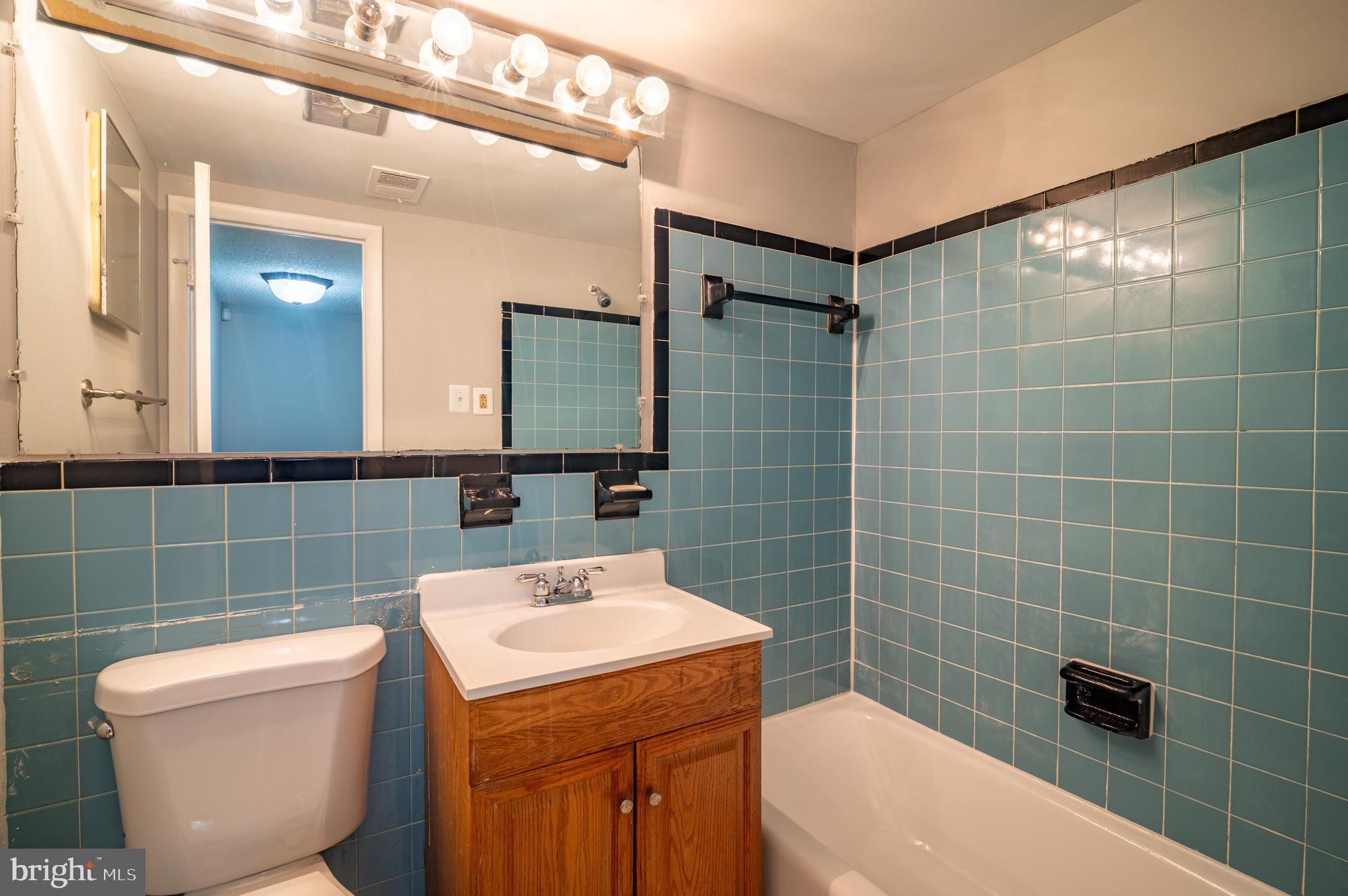 SWANN HILL CONDOMINIUMS - Residential