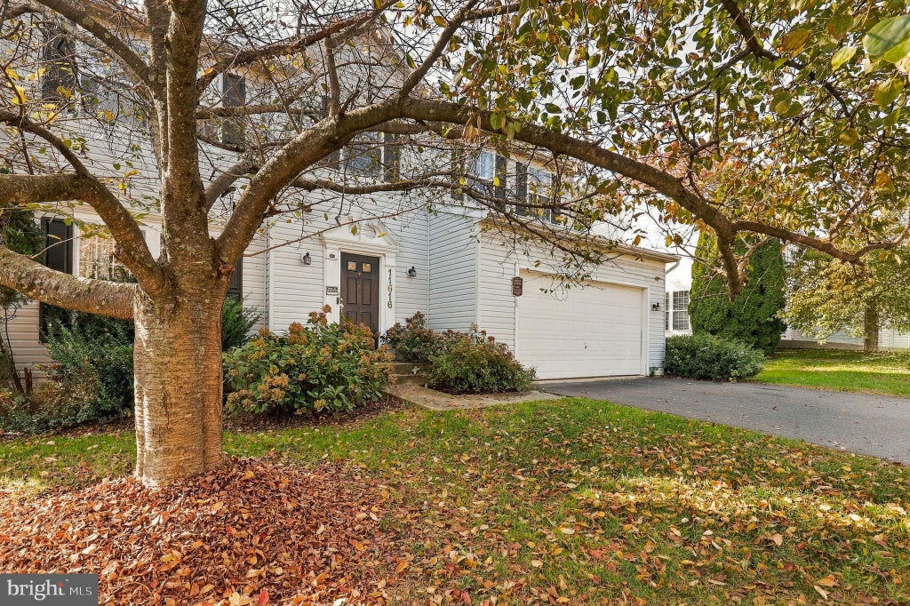 Photo of 11616 Scarlet Leaf Circle, GERMANTOWN, MD 20876 (MLS # MDMC2261658)