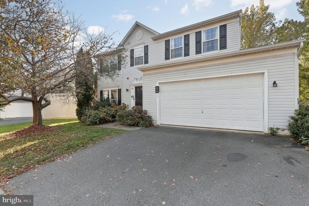 Photo of 11616 Scarlet Leaf Circle, GERMANTOWN, MD 20876 (MLS # MDMC2261658)