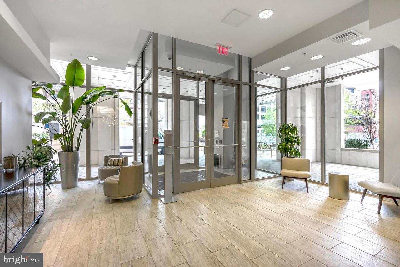 ECLIPSE ON CENTER PARK - Residential