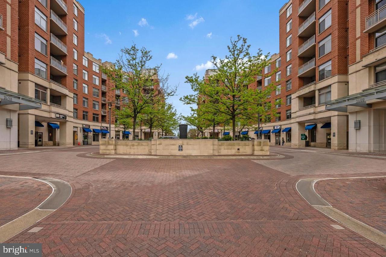 ECLIPSE ON CENTER PARK - Residential