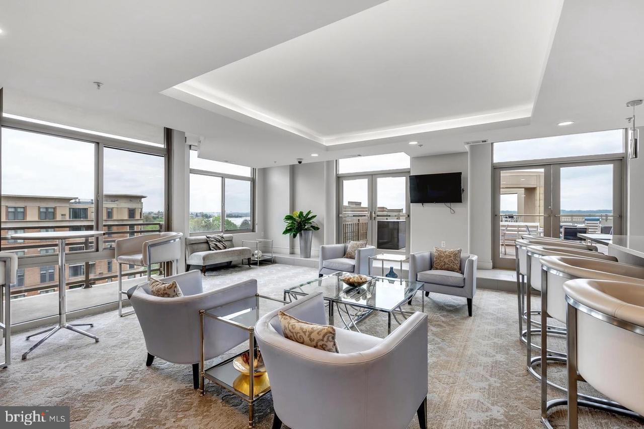 ECLIPSE ON CENTER PARK - Residential