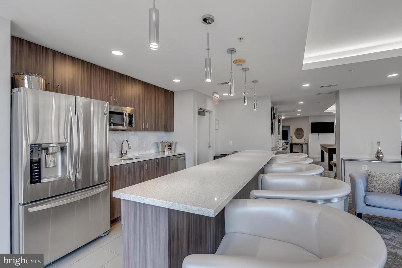 ECLIPSE ON CENTER PARK - Residential