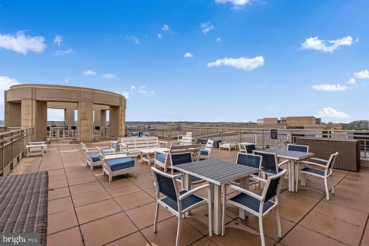 ECLIPSE ON CENTER PARK - Residential