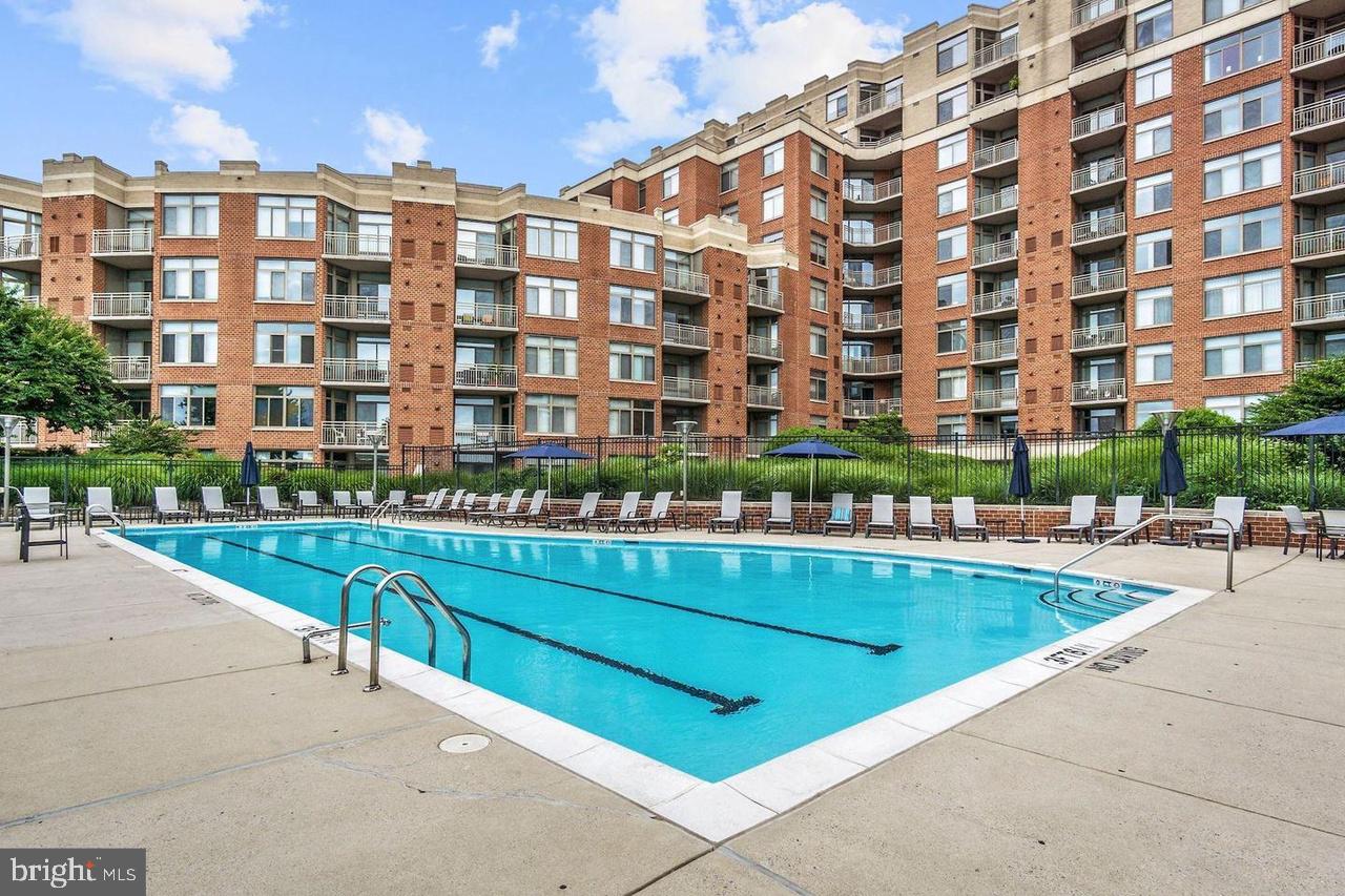 ECLIPSE ON CENTER PARK - Residential