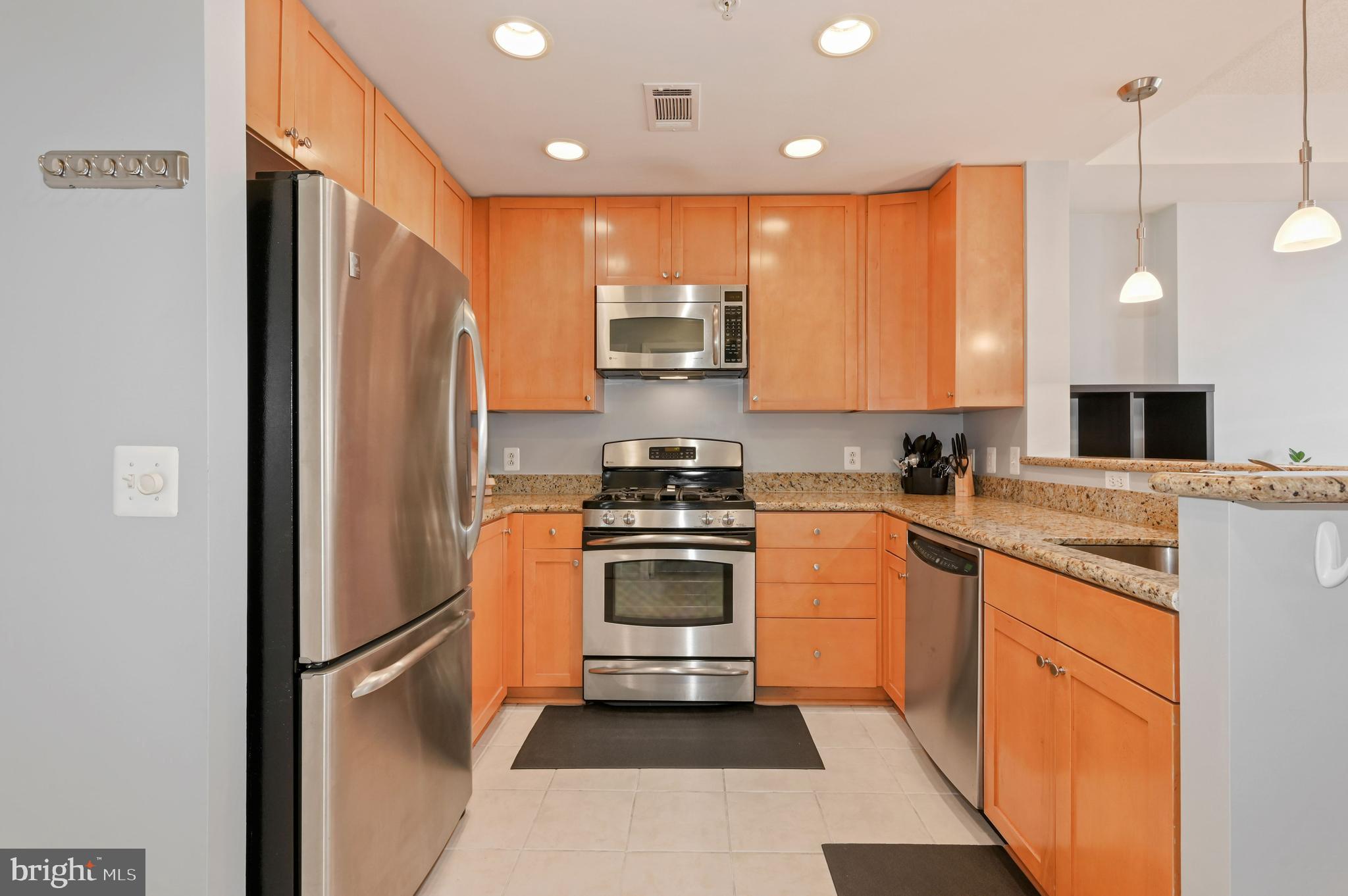 ECLIPSE ON CENTER PARK - Residential