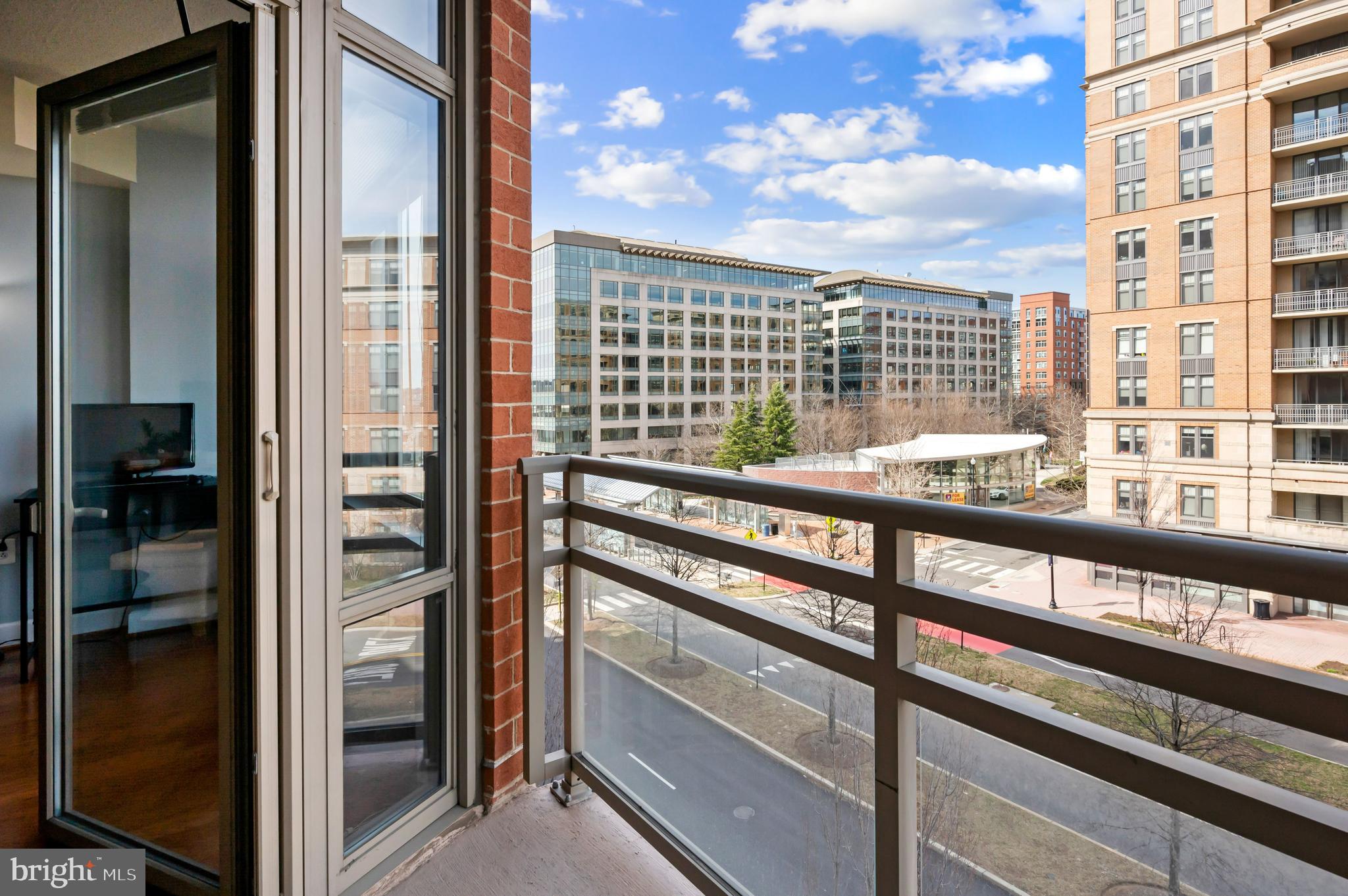 ECLIPSE ON CENTER PARK - Residential